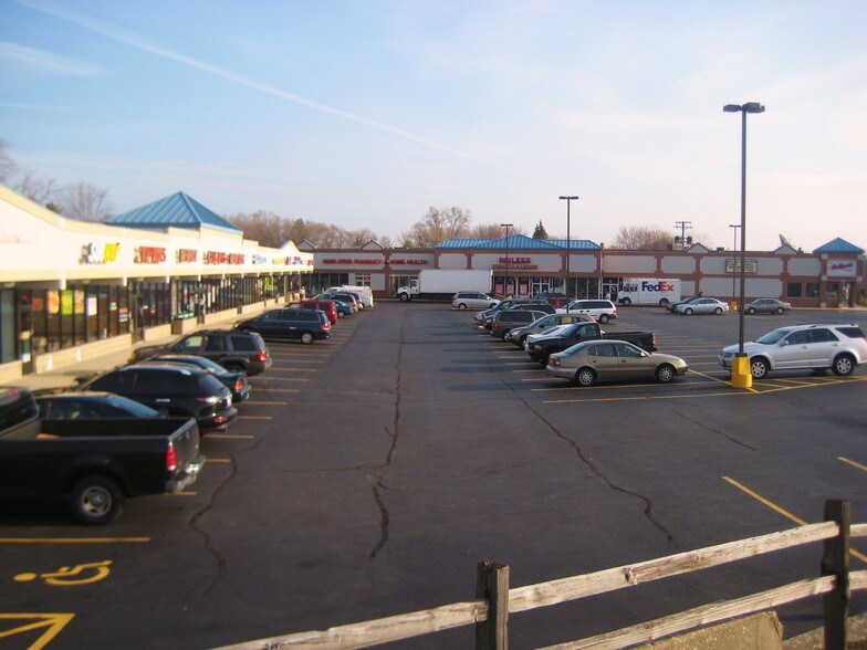 More Photos Of 340-394 E Irving Park Rd, Roselle Storefront For Lease