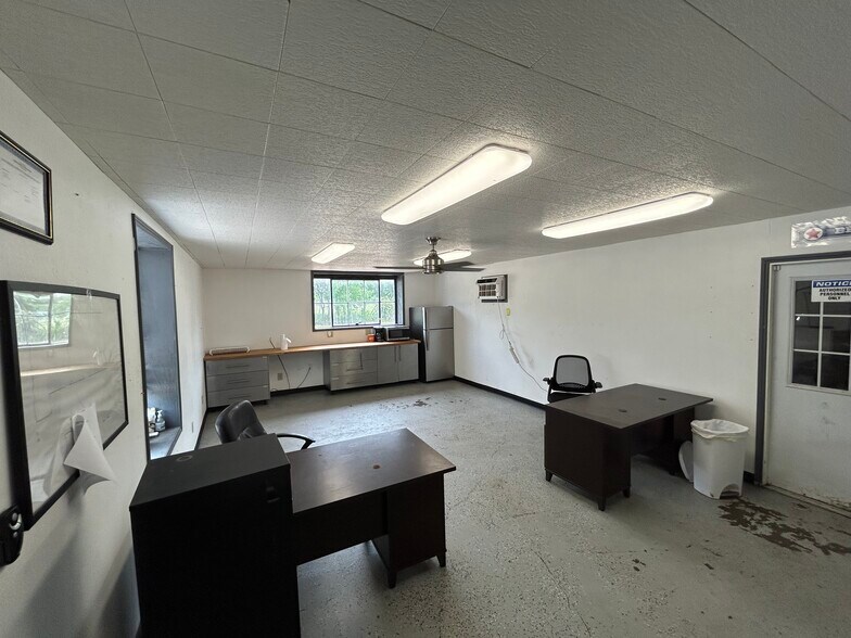 More Photos Of 616 S 9th St, Corsicana Warehouse For Sale