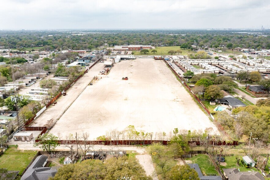 More Photos Of 2133 Shaver St, Pasadena Distribution For Sale