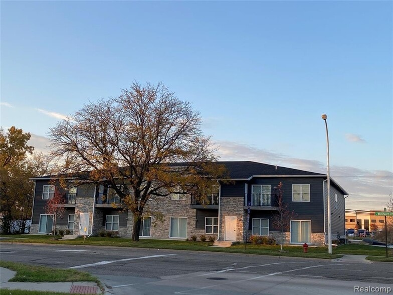 Primary Photo Of 1251 E Woodward Heights Blvd, Hazel Park Apartments For Sale
