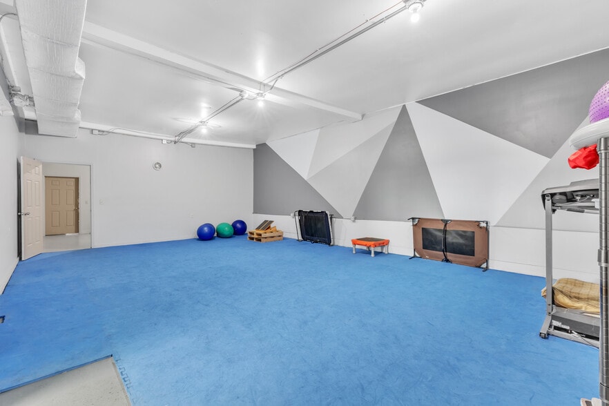 More Photos Of 203 Long Plain Rd, Whately Service For Sale