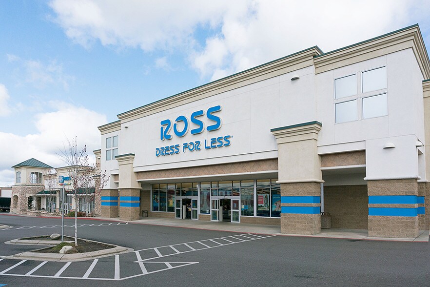 More Photos Of 915 NE D St, Grants Pass General Retail For Lease