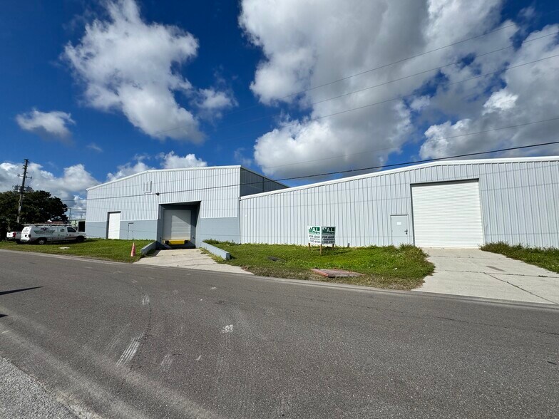 More Photos Of 12925 N 49th St, Clearwater Warehouse For Lease