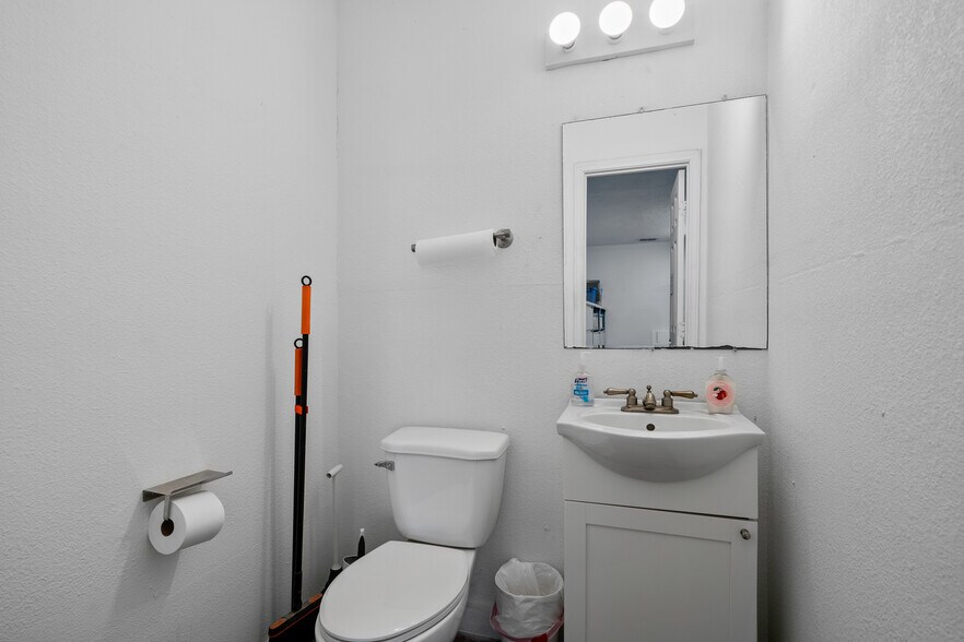 More Photos Of 341 TX Highway 35 Hwy, Gregory Light Distribution For Sale