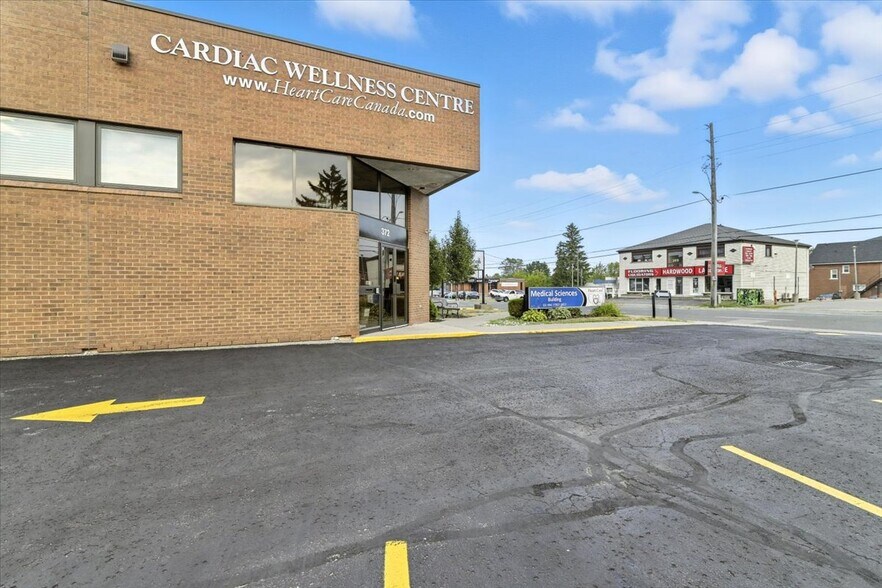 More Photos Of 372 King St, Oshawa Medical For Lease