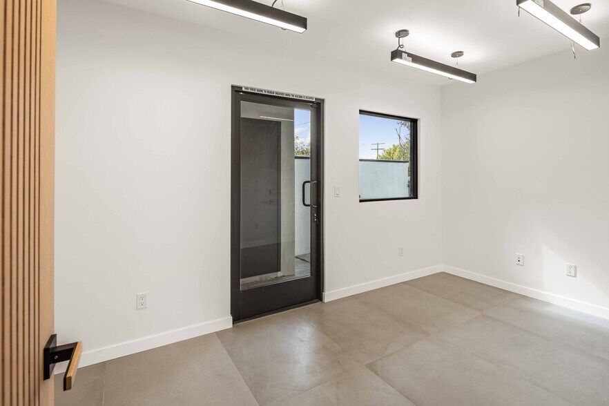 More Photos Of 8809 Sunland Blvd, Sun Valley Medical For Lease