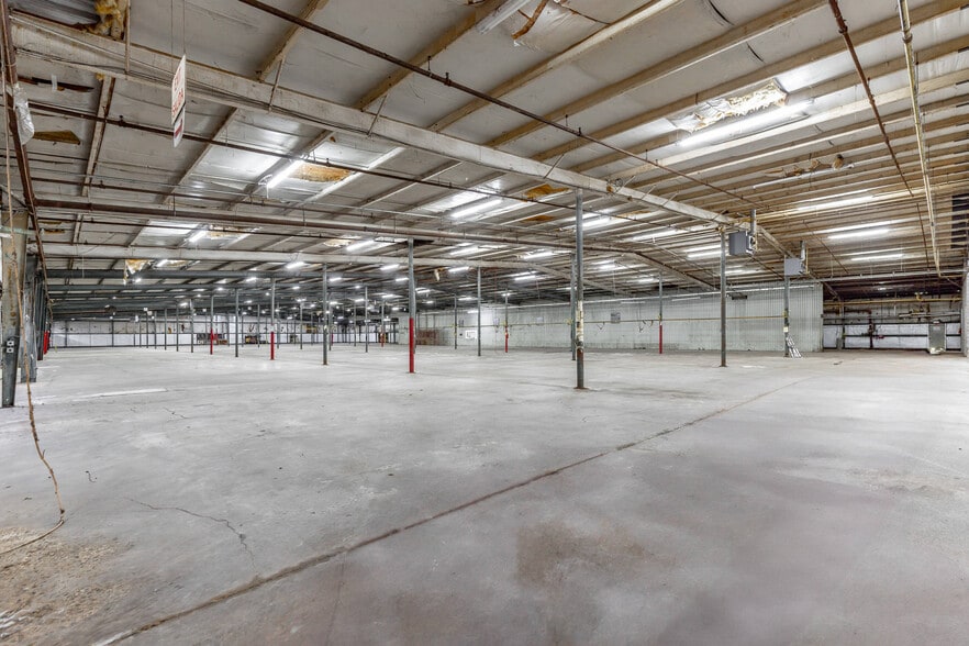 More Photos Of 1318 Underwood St, Dalton Warehouse For Sale