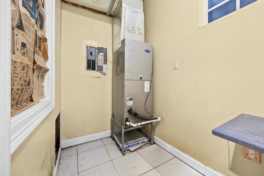 More Photos Of 3085 2nd Ave N, Palm Springs Freestanding For Sale