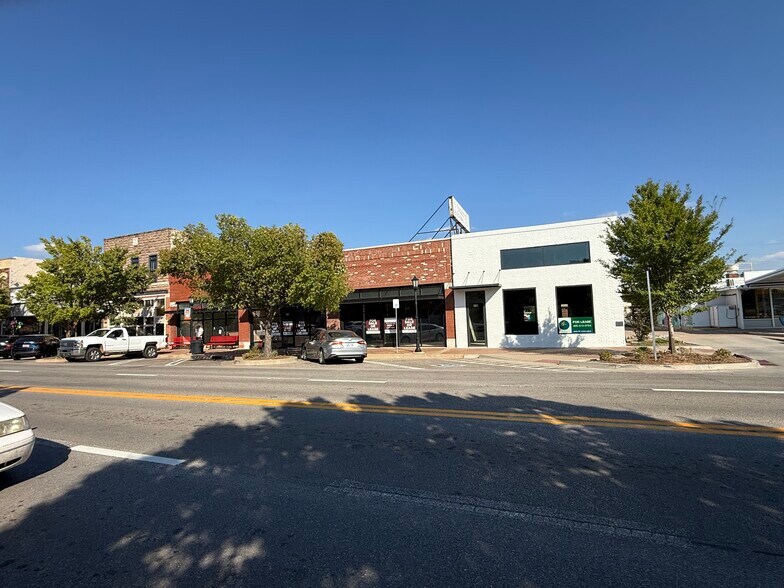 More Photos Of 116 S Broadway, Edmond Storefront For Lease