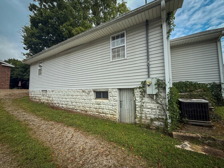 More Photos Of 3 Orchard Pl, Asheville Office For Sale