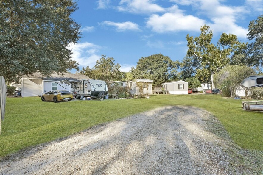 More Photos Of 404 W 3rd St, League City Manufactured Housing Mobile Home Park For Sale