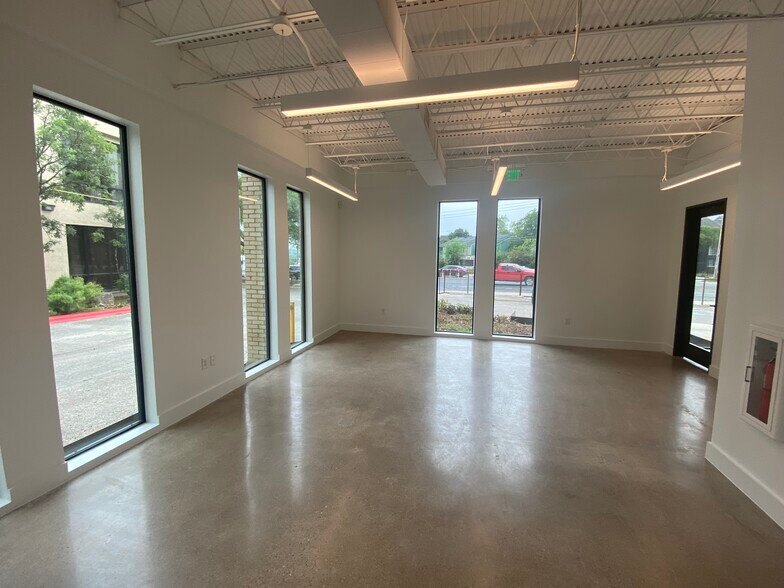 More Photos Of 1824 E Oltorf St, Austin Office For Lease