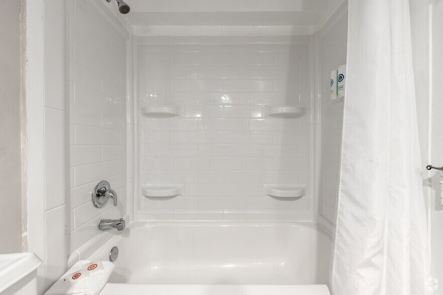 More Photos Of 120 E Lombard St, Baltimore Hotel For Sale