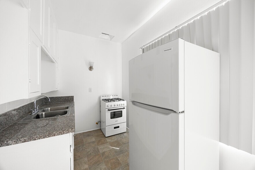 More Photos Of 2335 Miramar St, Los Angeles Apartments For Sale