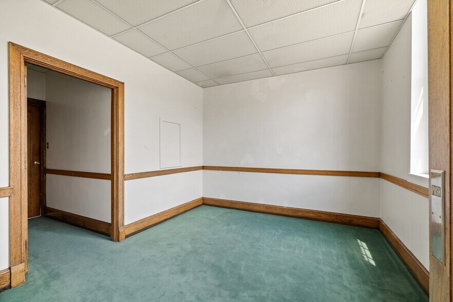 More Photos Of 380 N Main St, Mansfield Office Residential For Sale