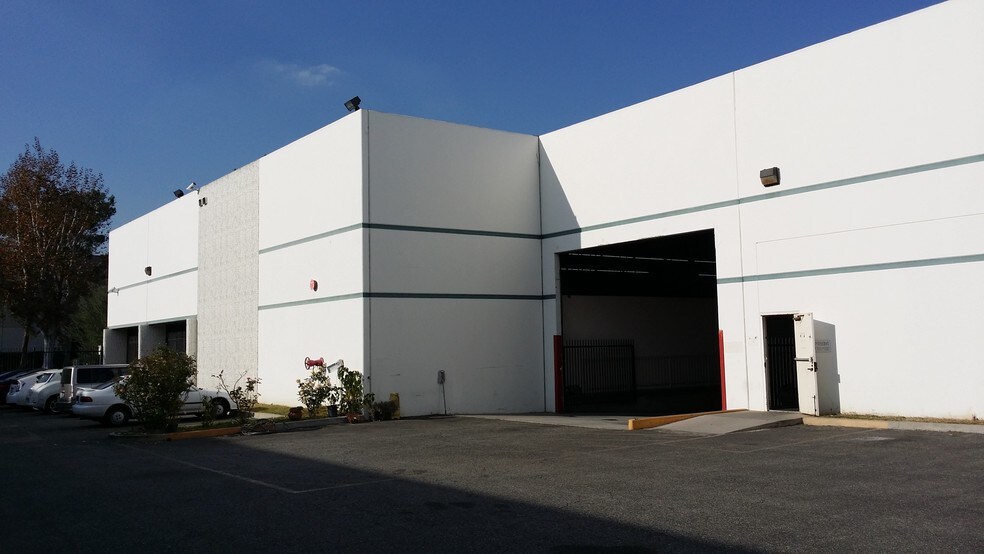 More Photos Of 13942 Orange Ave, Paramount Manufacturing For Sale