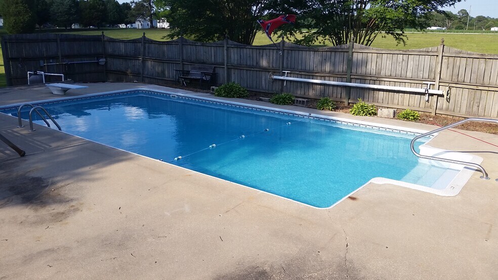 More Photos Of 215 Harding Rd, Chocowinity Office For Sale