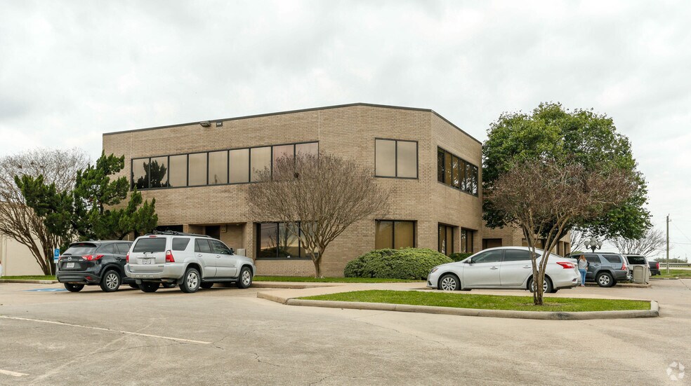 Primary Photo Of 6701 Pinemont Dr, Houston Office For Lease