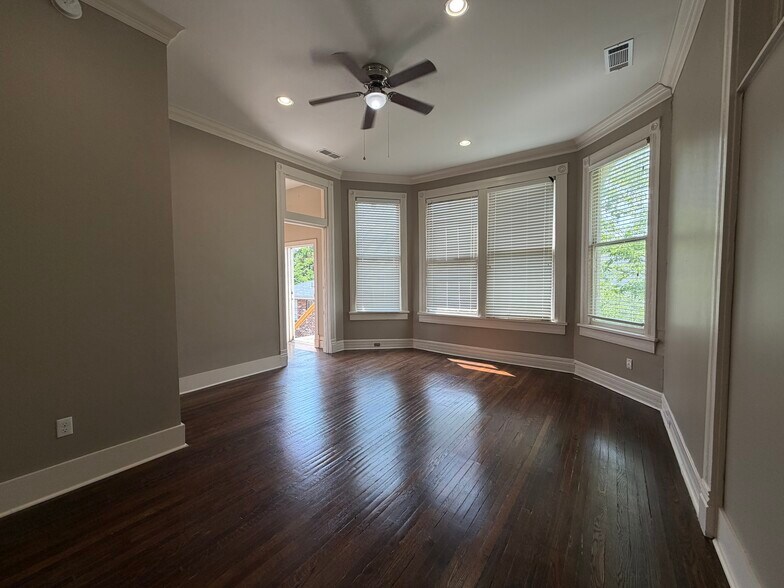More Photos Of 28 S Idlewild St, Memphis Freestanding For Sale