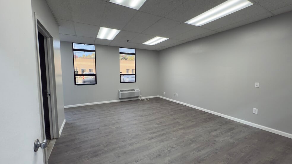 More Photos Of 1531-1563 Lincoln Ave, Holbrook Warehouse For Sale