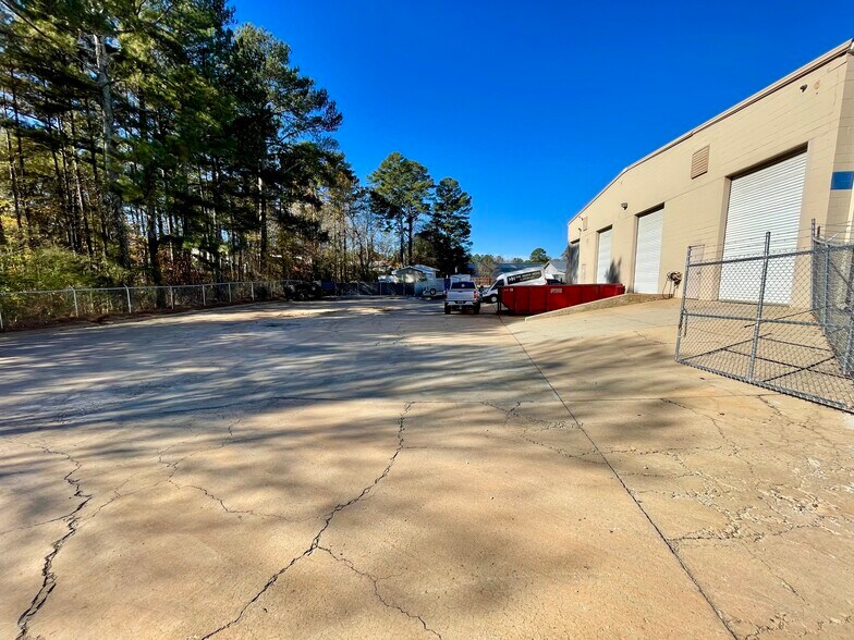 More Photos Of 1825 Grassland Pky, Alpharetta Light Distribution For Sale