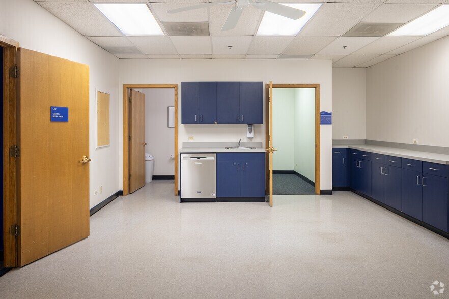 More Photos Of 3105 N Wilke Rd, Arlington Heights Medical For Sale