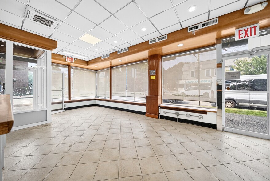 More Photos Of 14901 41st Ave, Flushing Storefront Retail Residential For Lease