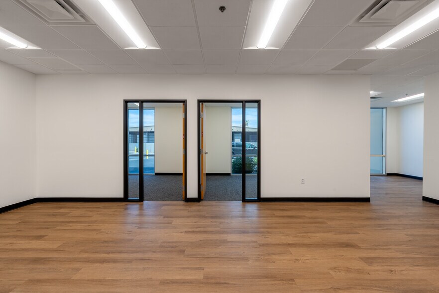 More Photos Of 1250 E Hadley St, Phoenix Distribution For Lease