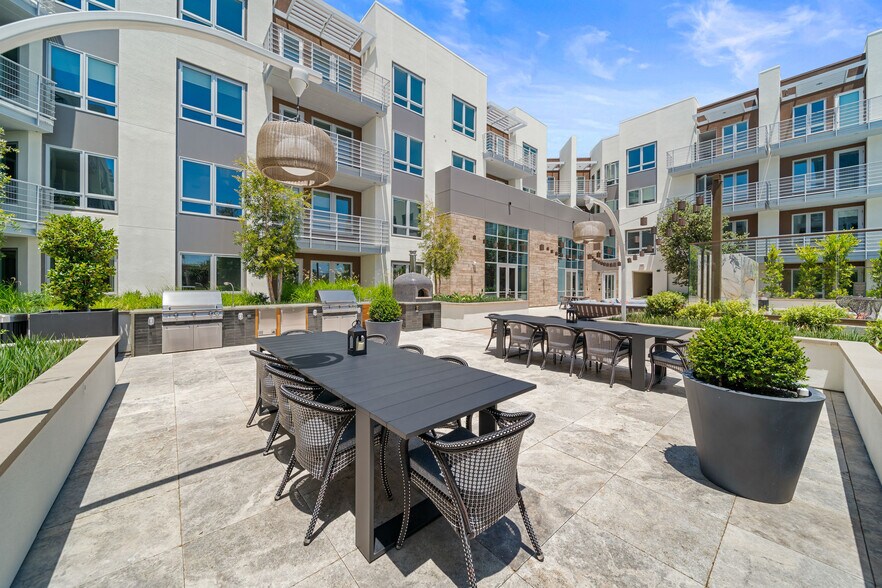 More Photos Of 585 Anton Blvd, Costa Mesa Apartments For Lease