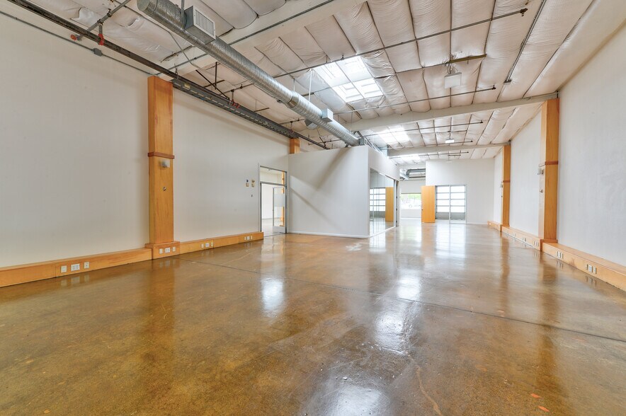 More Photos Of 977-979 Commercial St, Palo Alto Research And Development For Lease