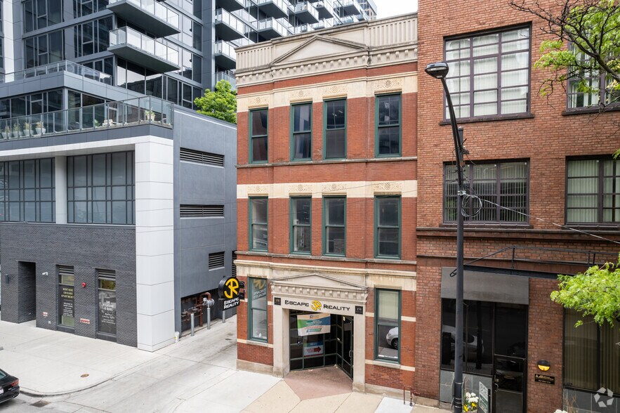 More Photos Of 158 W Erie St, Chicago Office For Lease