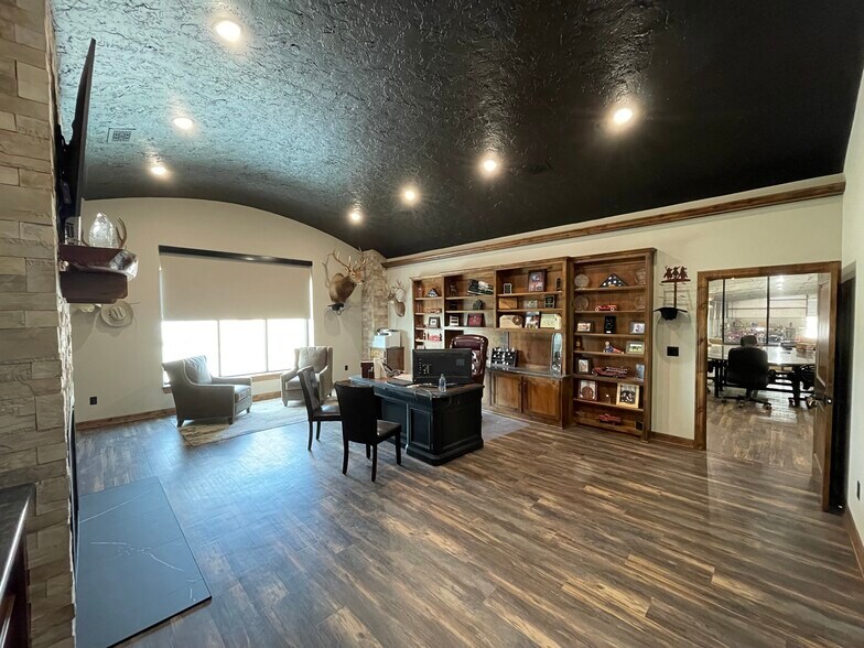 More Photos Of 4640 S Treadaway Blvd, Abilene Office For Lease