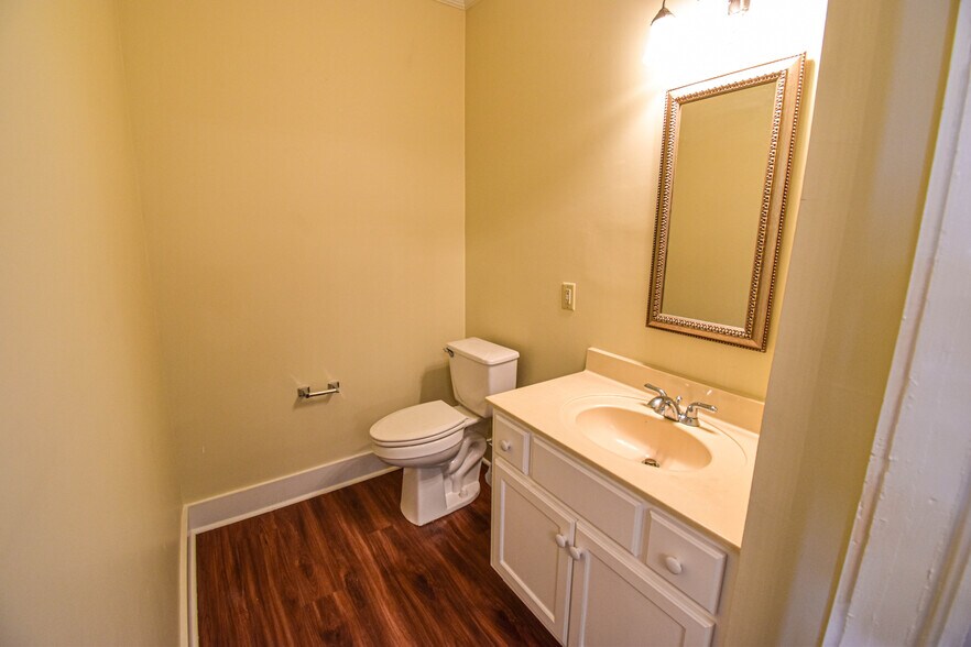 More Photos Of 2606 8th St, Tuscaloosa Office For Sale