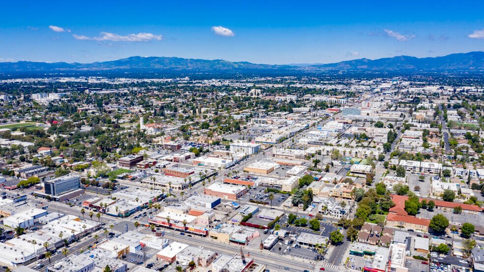 More Photos Of 14435 Victory Blvd, Van Nuys Health Club For Lease