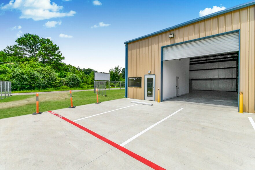 More Photos Of 31588 Industrial Park Dr, Pinehurst Flex For Lease