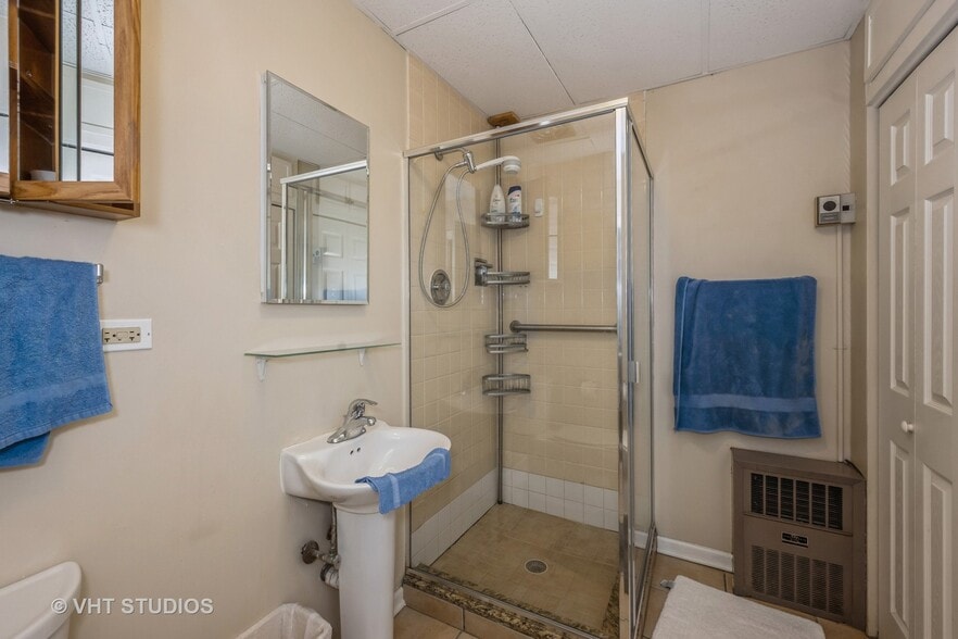 More Photos Of 1165 E 54th Pl, Chicago Sorority Fraternity House For Sale