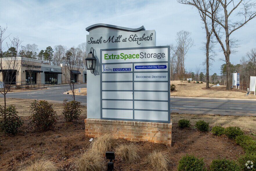 More Photos Of 360 Fort Mill, Fort Mill Unknown For Lease