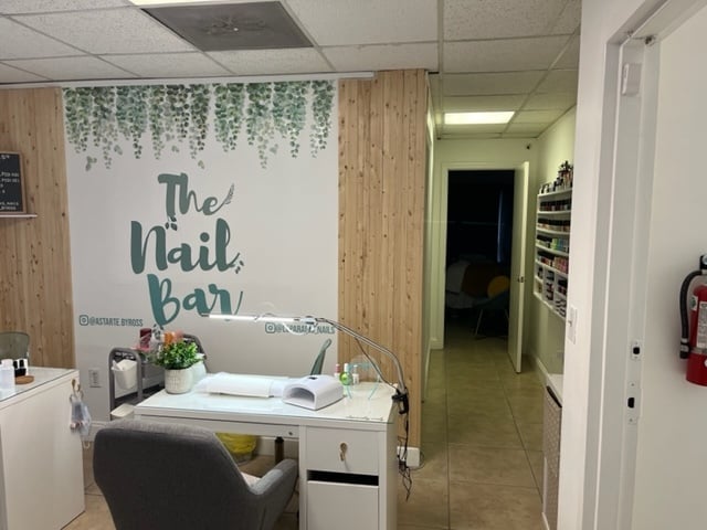More Photos Of 2441 NW 93rd Ave, Miami Showroom For Sale