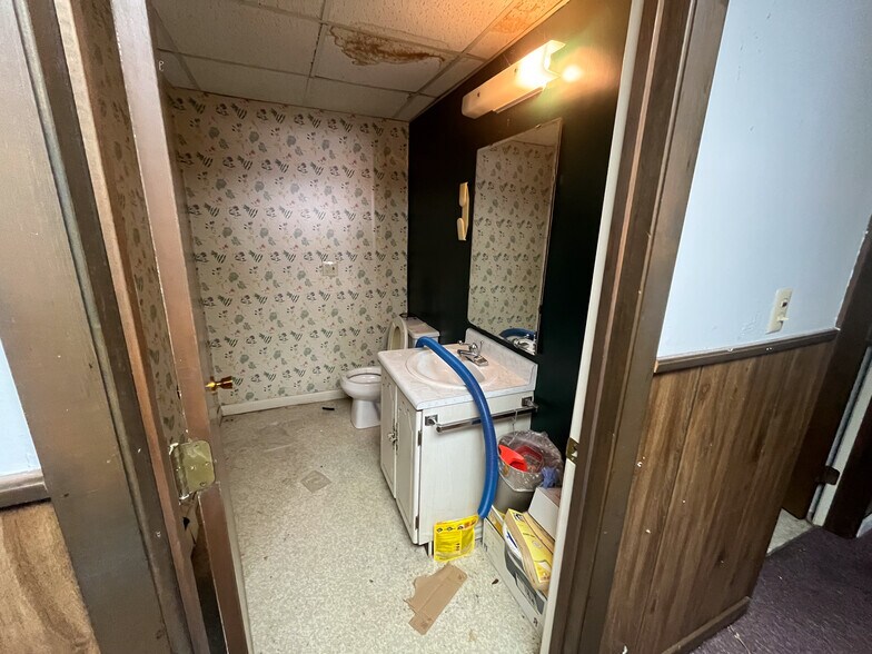 More Photos Of 155 Saco Ave, Old Orchard Beach Office For Sale