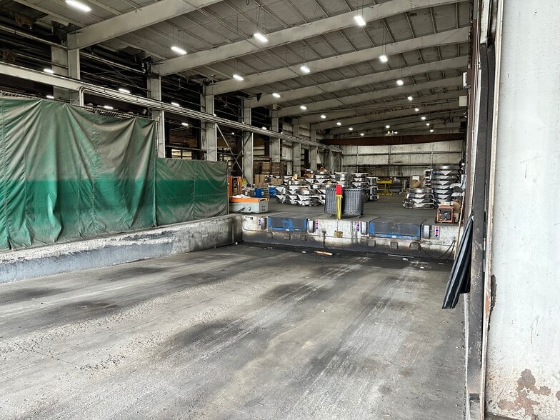 More Photos Of 5443 W 70th Pl, Bedford Park Manufacturing For Sale