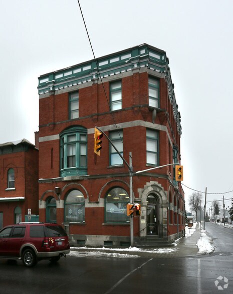 More Photos Of 32 Main St N, North Glengarry Office For Lease