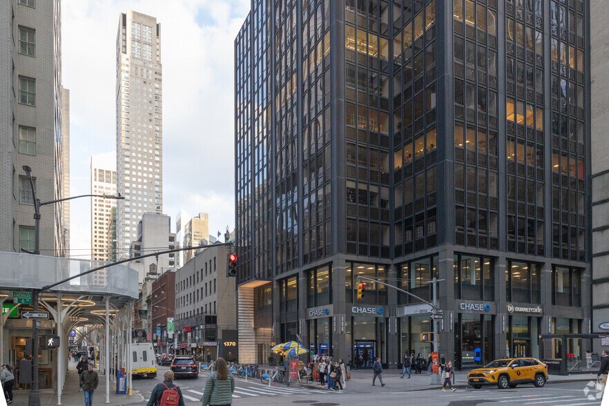 More Photos Of 1370 Avenue of the Americas, New York Office For Lease