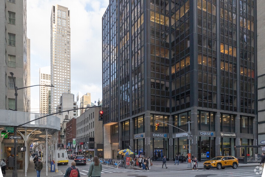 More Photos Of 1370 Avenue of the Americas, New York Office For Lease