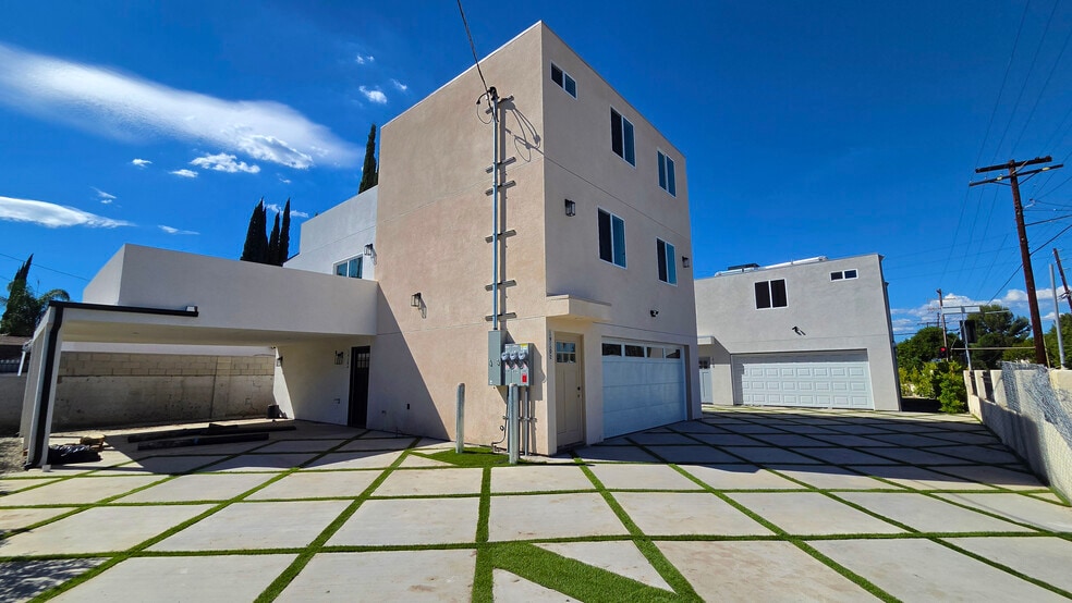 Primary Photo Of 19100 Victory Blvd, Tarzana Apartments For Lease