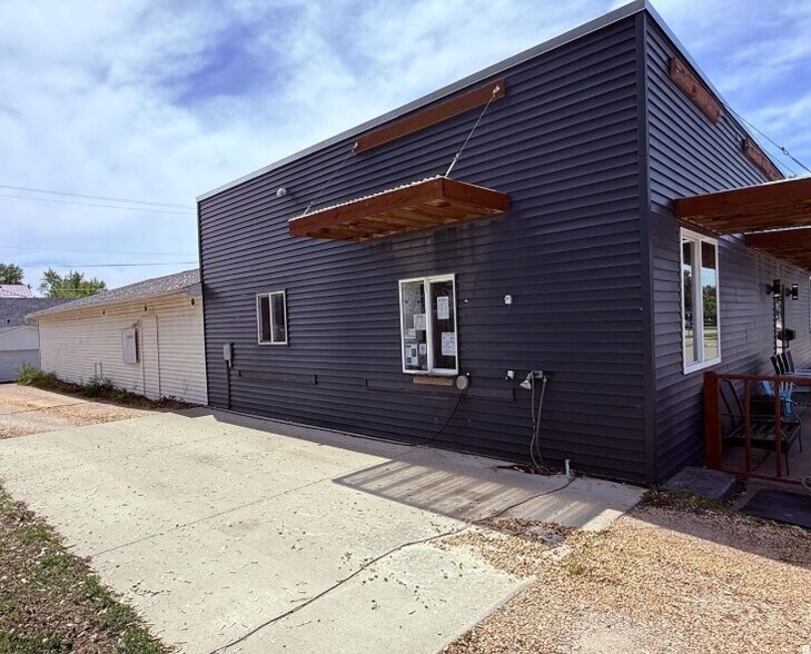 More Photos Of 719 11th St, DeWitt General Retail For Sale