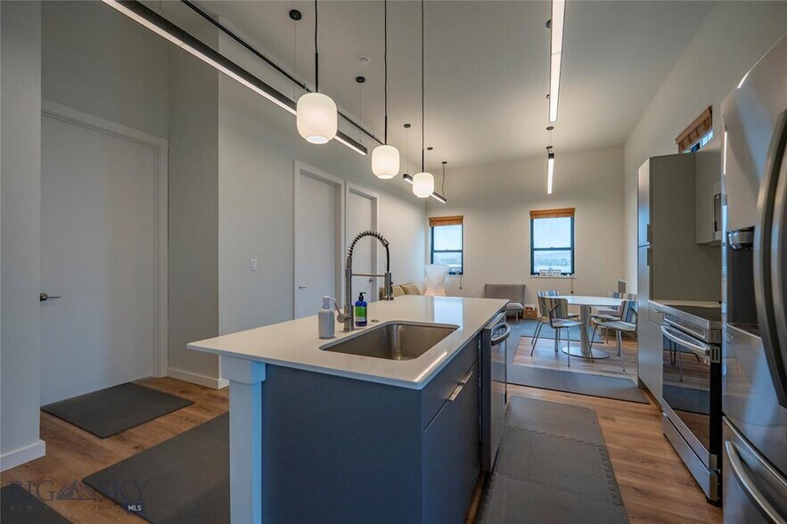 More Photos Of 924 E Park St, Livingston Apartments For Sale