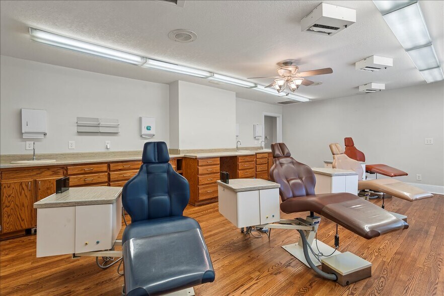 More Photos Of 492 W Main St, Forest City Freestanding For Sale
