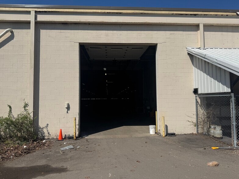 More Photos Of 800 Baker Rd, Dexter Warehouse For Lease