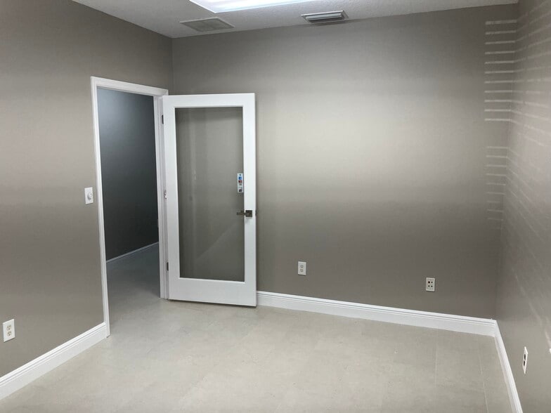 More Photos Of 3216 Cove Bend Dr, Lutz Medical For Sale