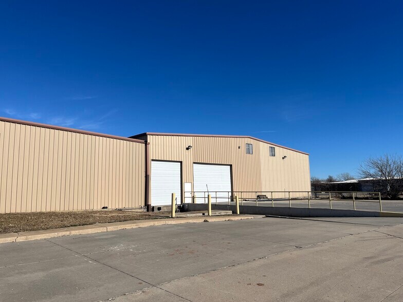More Photos Of 7921 SW 34th St, Oklahoma City Warehouse For Lease